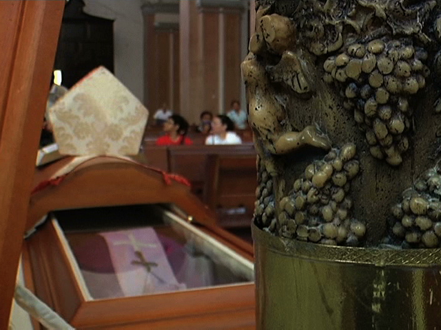 Con oraciones despiden al obispo José Guadalupe Padilla; Catedral de Nuestra Señora, su última morada