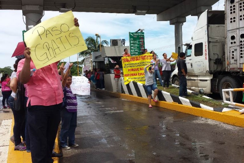 Bloqueos carreteros del magisterio provocan alza de precios en productos básicos