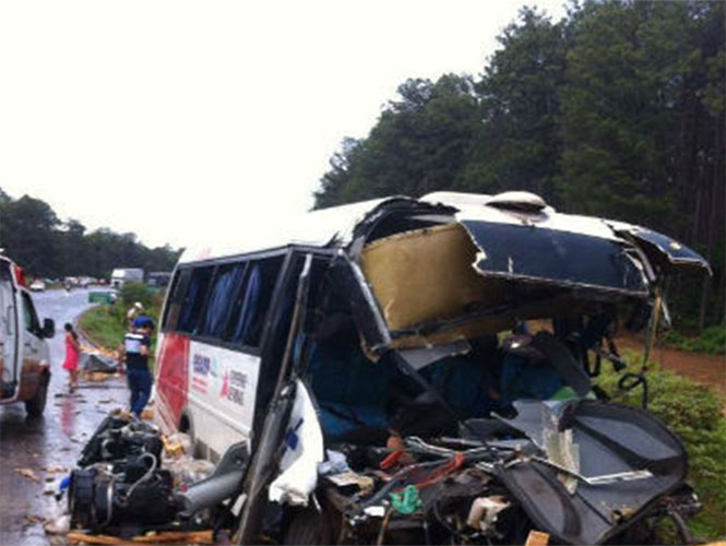 Mueren al menos 15 personas en accidente carretero en Brasil