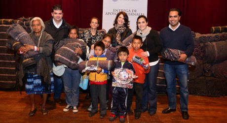 Entrega DIF Estatal apoyos invernales y juguetes a Orizaba