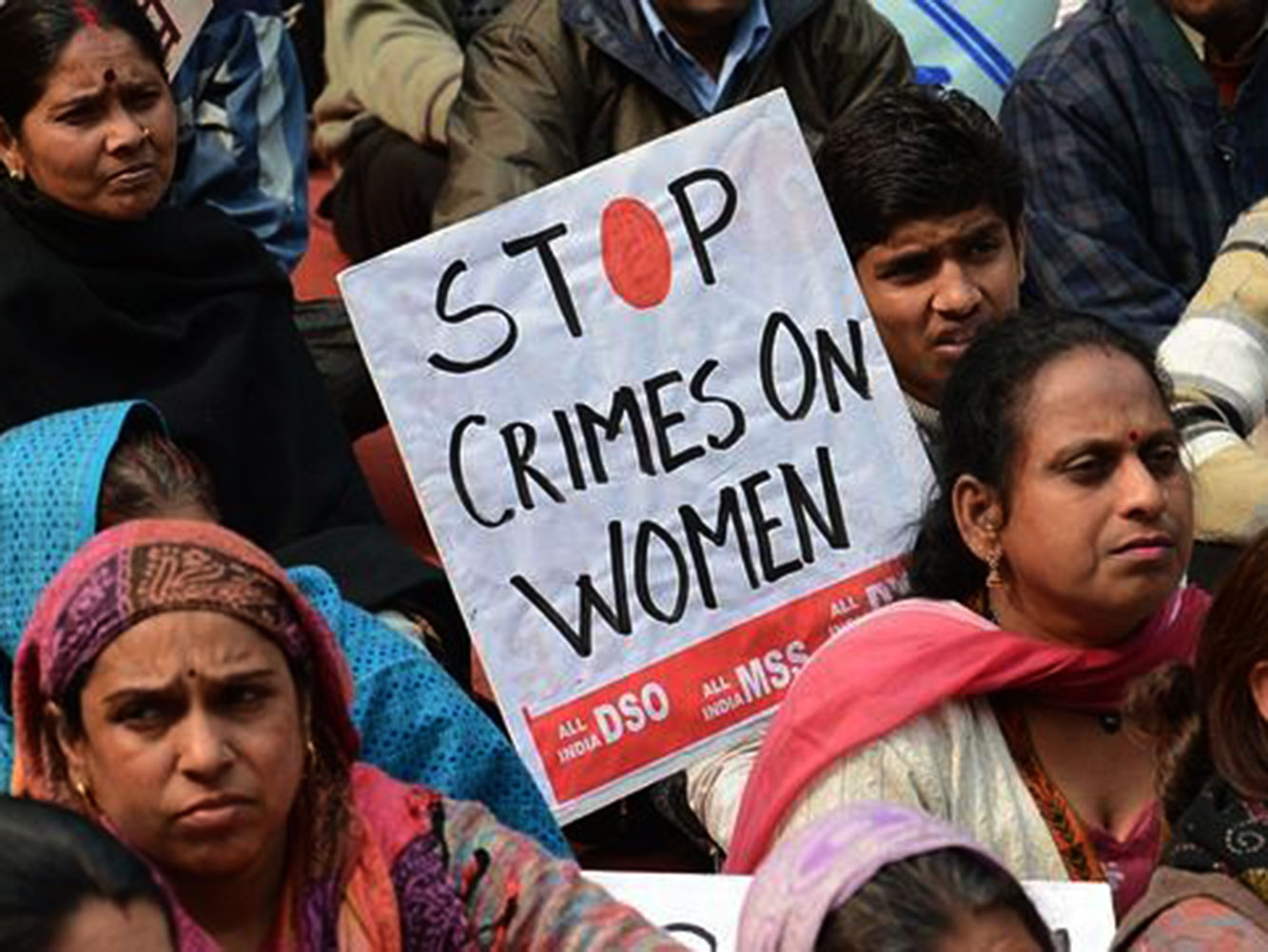 Tribunal en India ordena violar a una mujer
