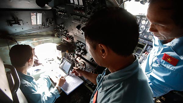 La búsqueda del avión desaparecido en los puntos señalados por Australia no da resultados