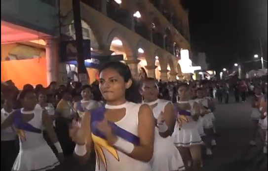 Continuó la fiesta en Acayucan dentro de su Carnaval, ahora fue el turno del paseo de carros alegóricos y comparsas.
