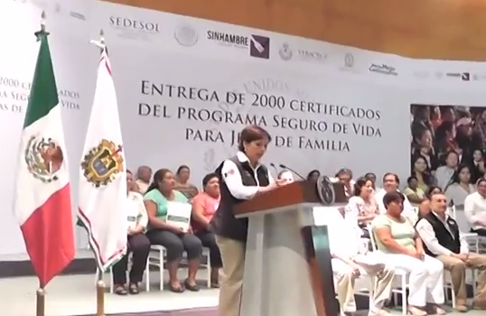 Realizan entrega de 2 mil certificados del Programa “Seguro de Vida para Jefas de Familia”.