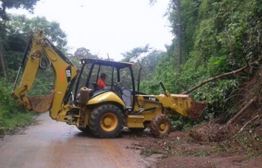 Deslaves en caminos y carreteras de ocho municipios durante este fin de semana