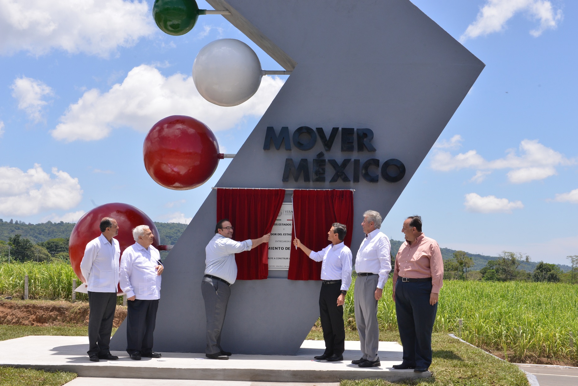 Inaugura el presidente Enrique Peña Nieto el Libramiento de Coatapec