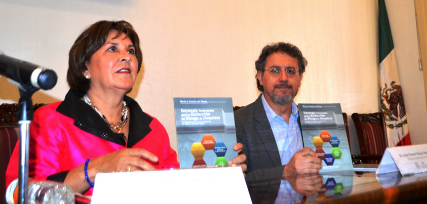Presenta PC libro “Estrategia veracruzana para la reducción del riesgo de desastres”