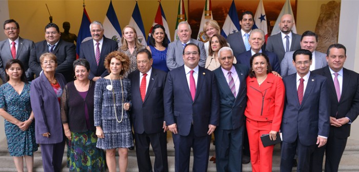Informa gobernador Javier Duarte a embajadores y cónsules de los avances en organización de los JCC