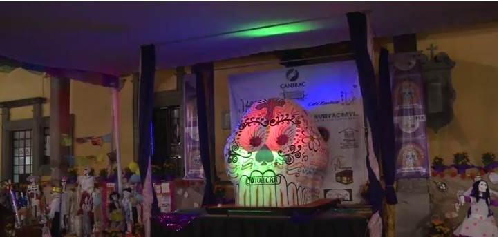 México crea la calaverita más grande de azúcar