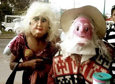 Jóvenes preservan la tradición de bailar “El Viejo”