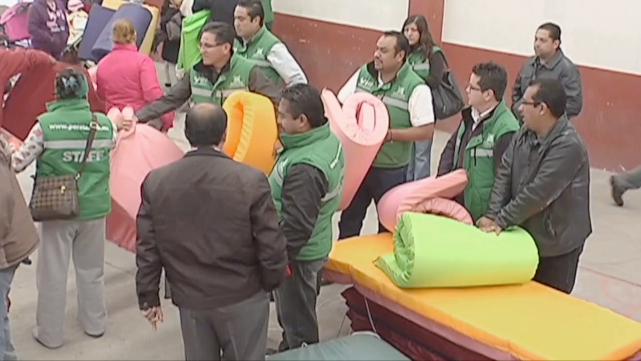 Entrega PC apoyos a afectados por frentes fríos 23 y 25