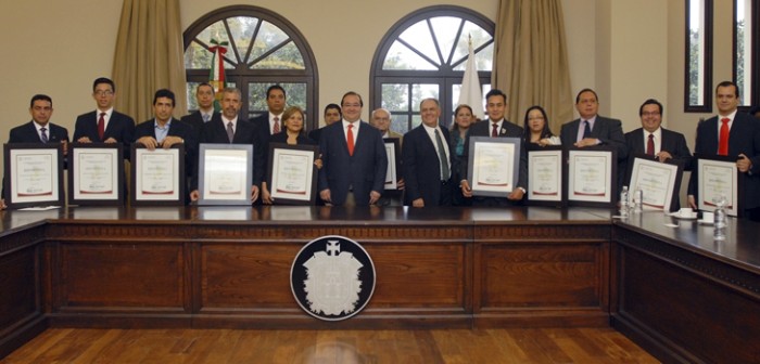 Entrega gobernador Javier Duarte Distintivo L a 15 empresas veracruzanas