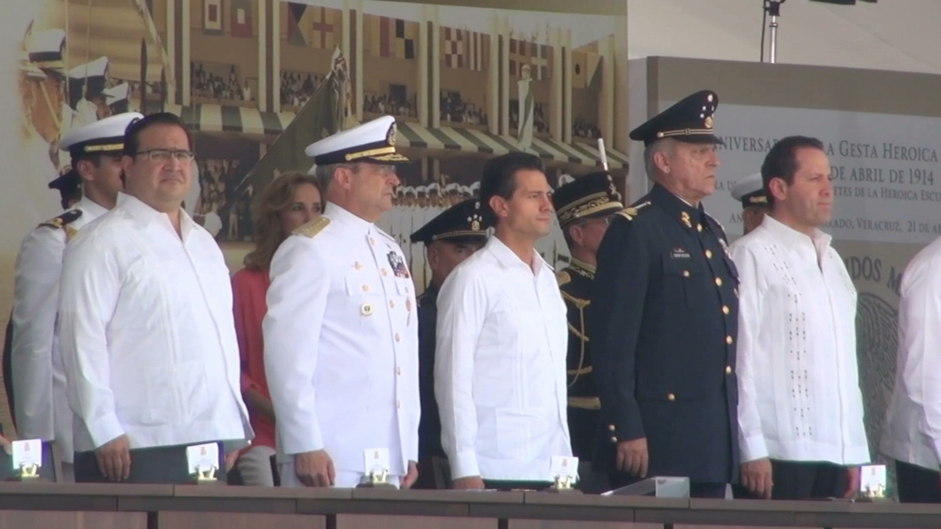 Preside EPN ceremonia de jura de bandera de 145 cadetes