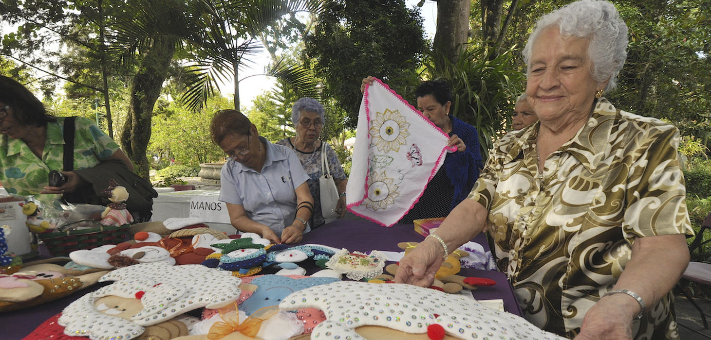 Realiza La Quinta de las Rosas expo-venta del adulto mayor