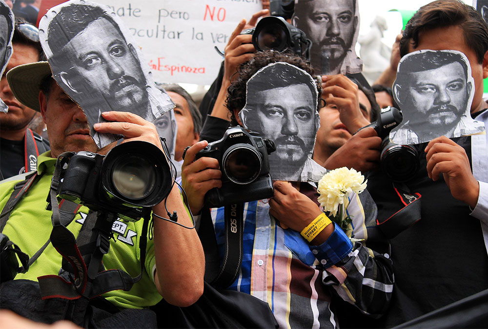 Manifestación de periodistas en el Congreso del Estado