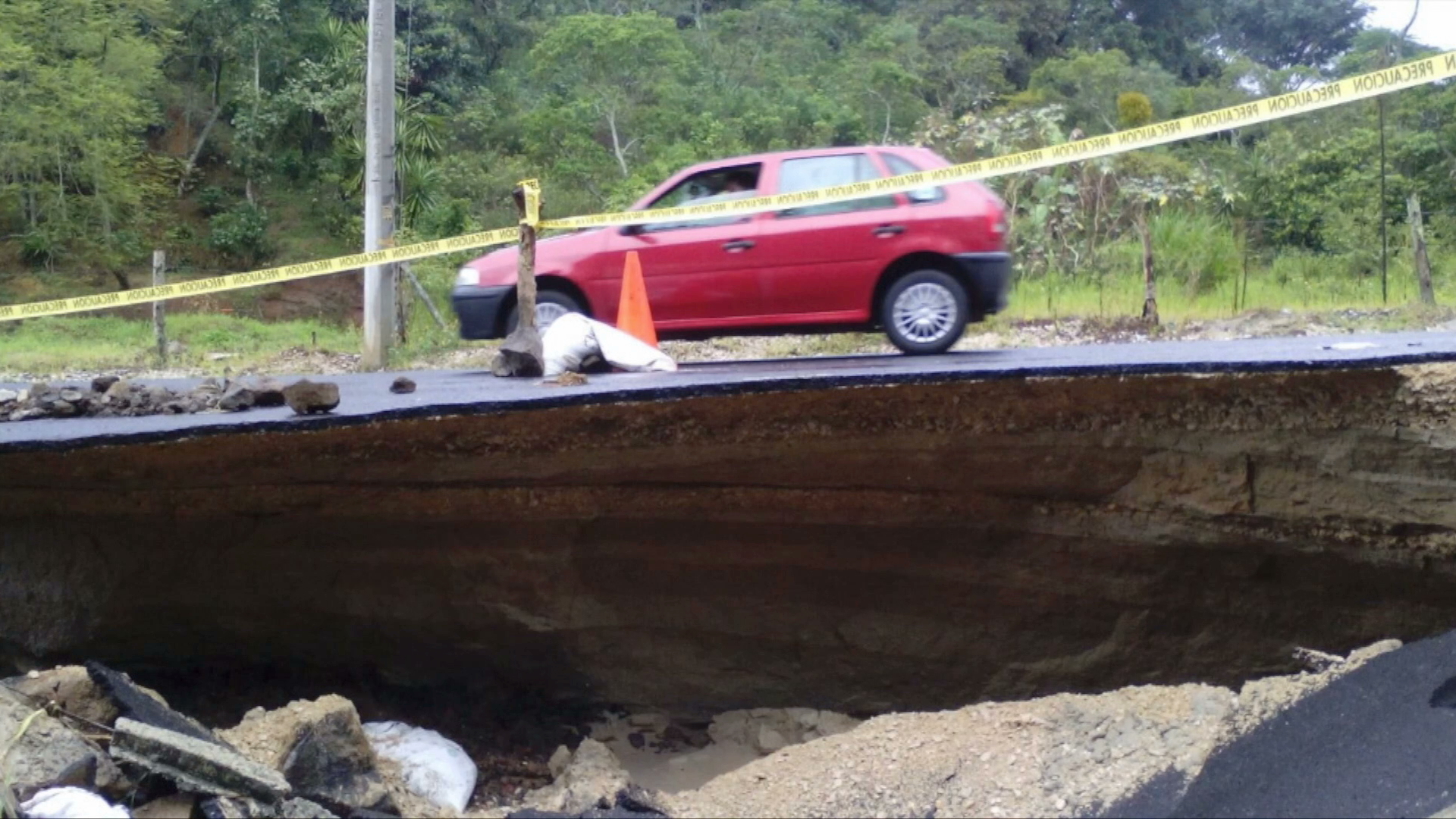 Lluvias dejan socavamiento en Pacho Viejo