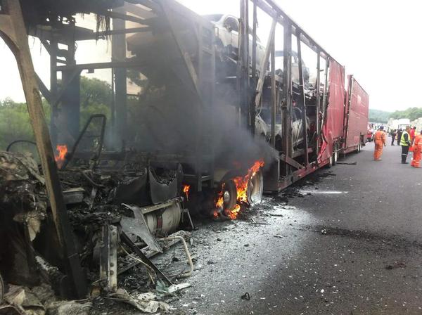 Se incendia tráiler en autopista Xalapa-Perote