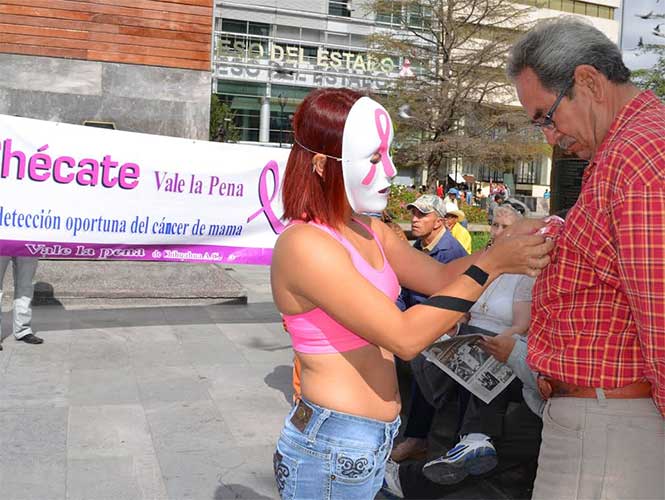 Promueven Día Mundial contra el Cáncer de Mama… en sostén