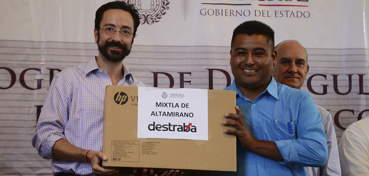 Entrega SEDECOP equipos de cómputo DESTRABA a 8 municipios más de Veracruz
