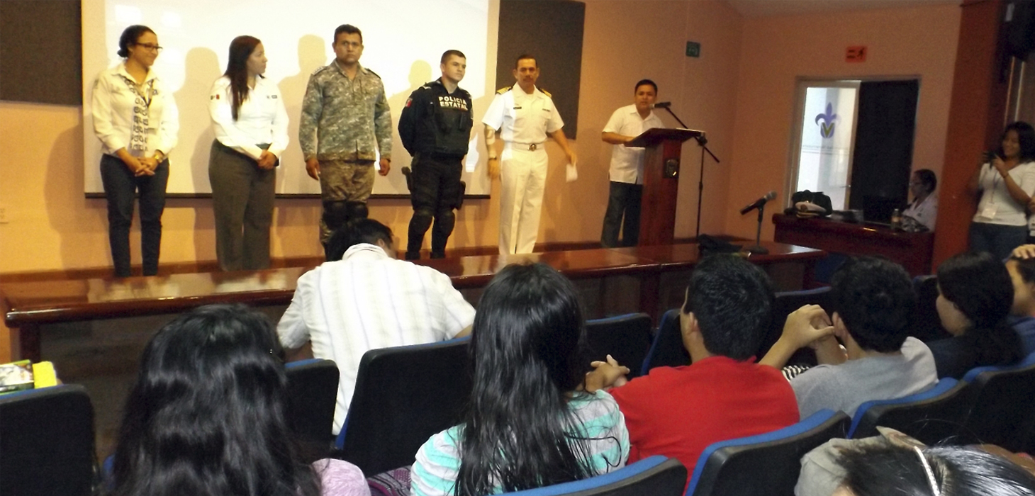 Arrancan policías Estatal y Naval semana de prevención del delito en la UV