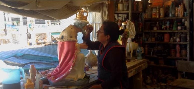 La elaboración de nacimientos navideños en Puebla