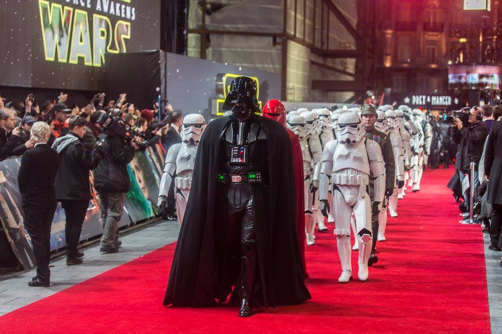 Admiradores de Star Wars disfrutan la premier de “El despertar de la fuerza”