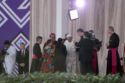 Papa Francisco llama a “echarle ganas” en encuentro con familias