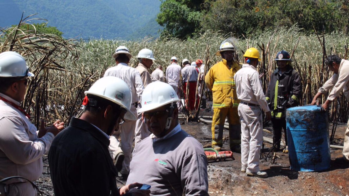 Toma clandestina, probable causa de explosión en ducto de Pemex en Amatlán