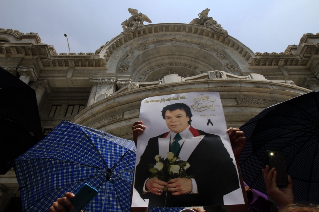 Hasta el miércoles esperará INBA respuesta para el homenaje a Juan Gabriel