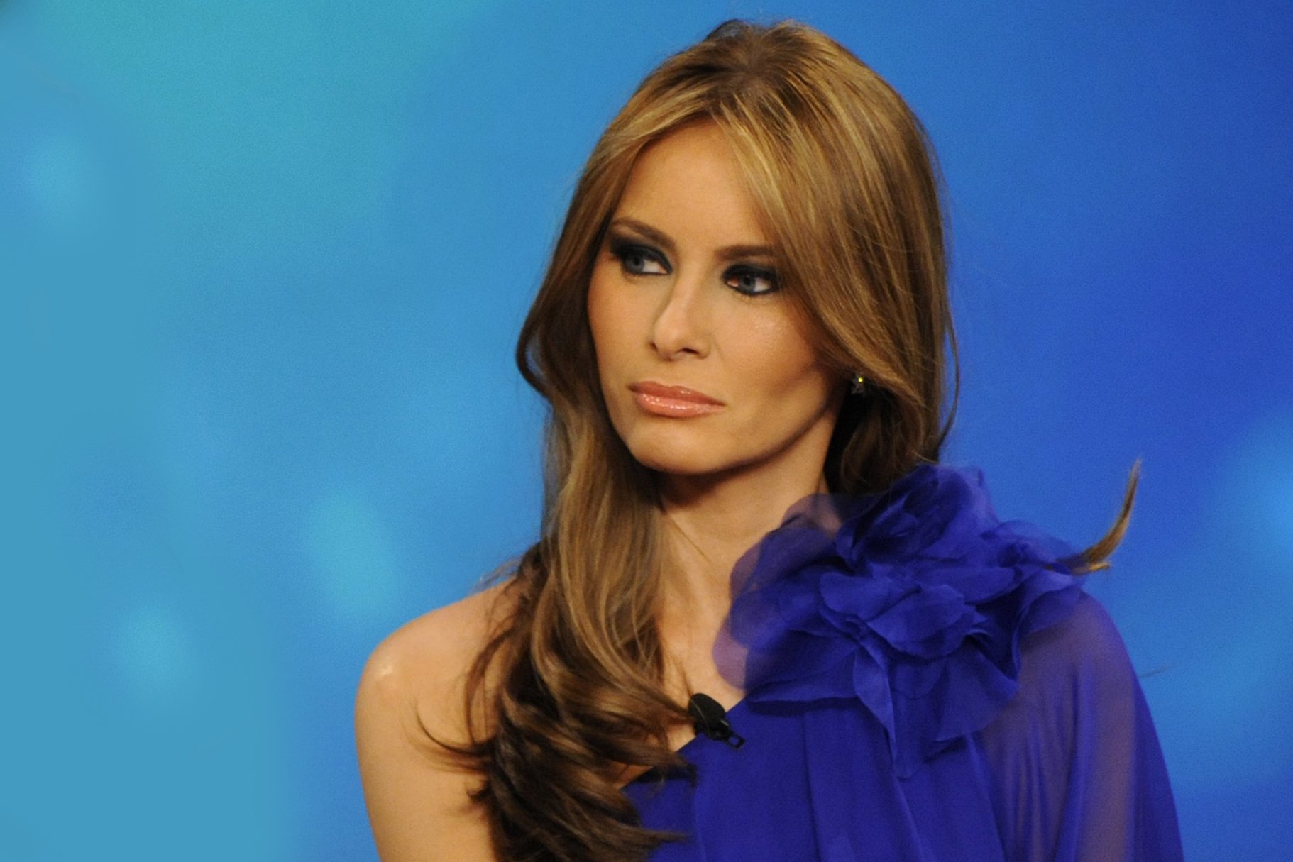 Melania Trump canceló asistencia a mitin por “tos persistente”