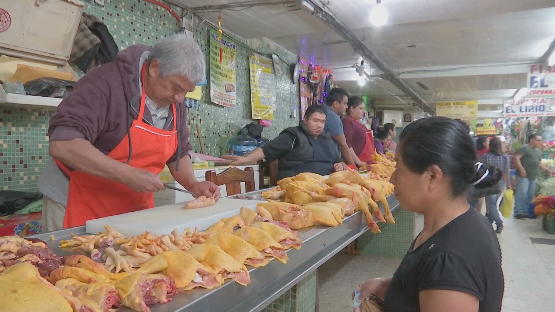 Vendedores prevén aumento del precio de la carne de pollo