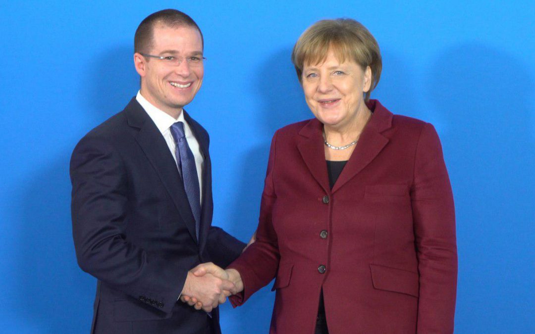 Dialoga Ricardo Anaya con Angela Merkel, en Berlín
