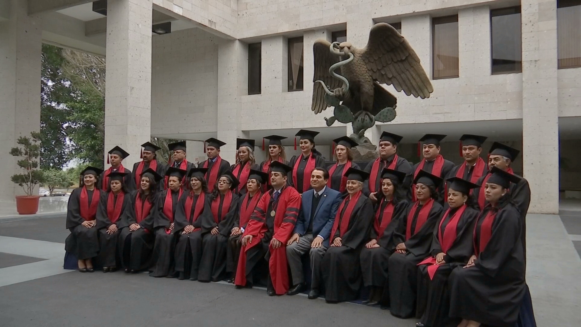 Egresan los primeros estudiantes en línea de la Universidad del Conde