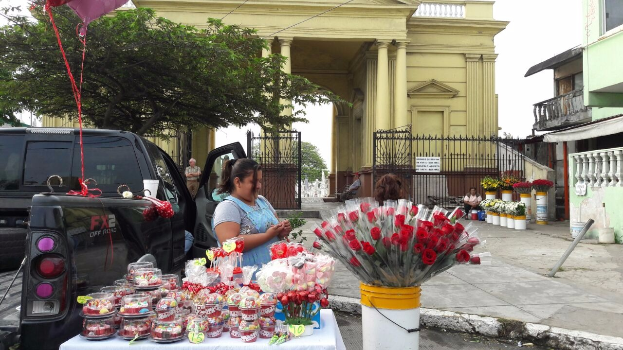 Amor y amistad en los panteones de Veracruz