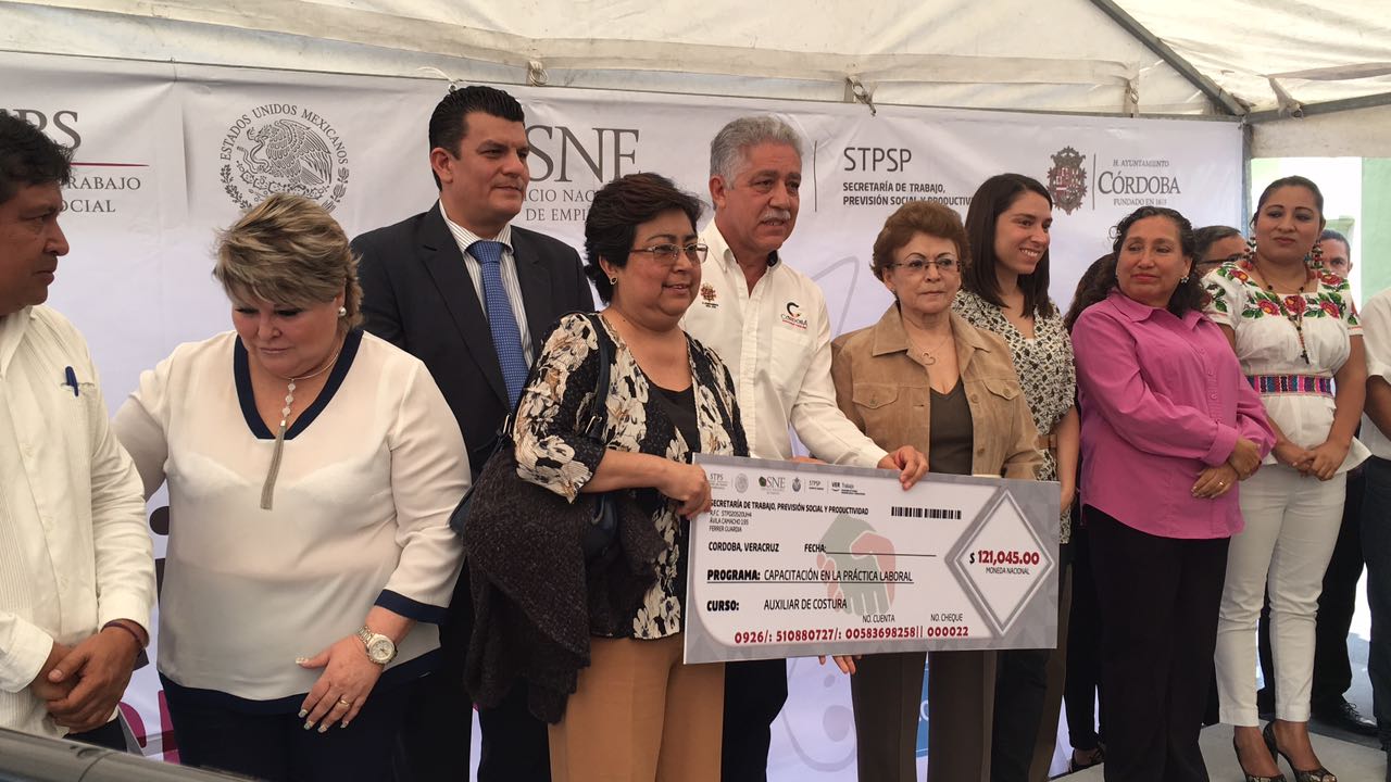 Se ofrecen más de 500 vacantes en Quinta Feria Nacional del Empleo en Córdoba