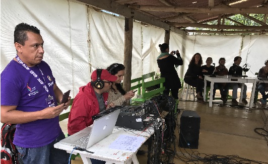 Show de la tierra salió del estudio y transmitió en vivo desde la primaria Tlalnecapan