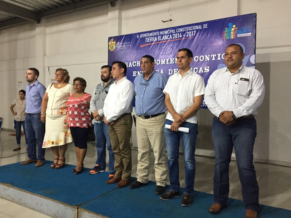 Entregan becas a través del programa “Veracruz comienza contigo”en Tierra Blanca