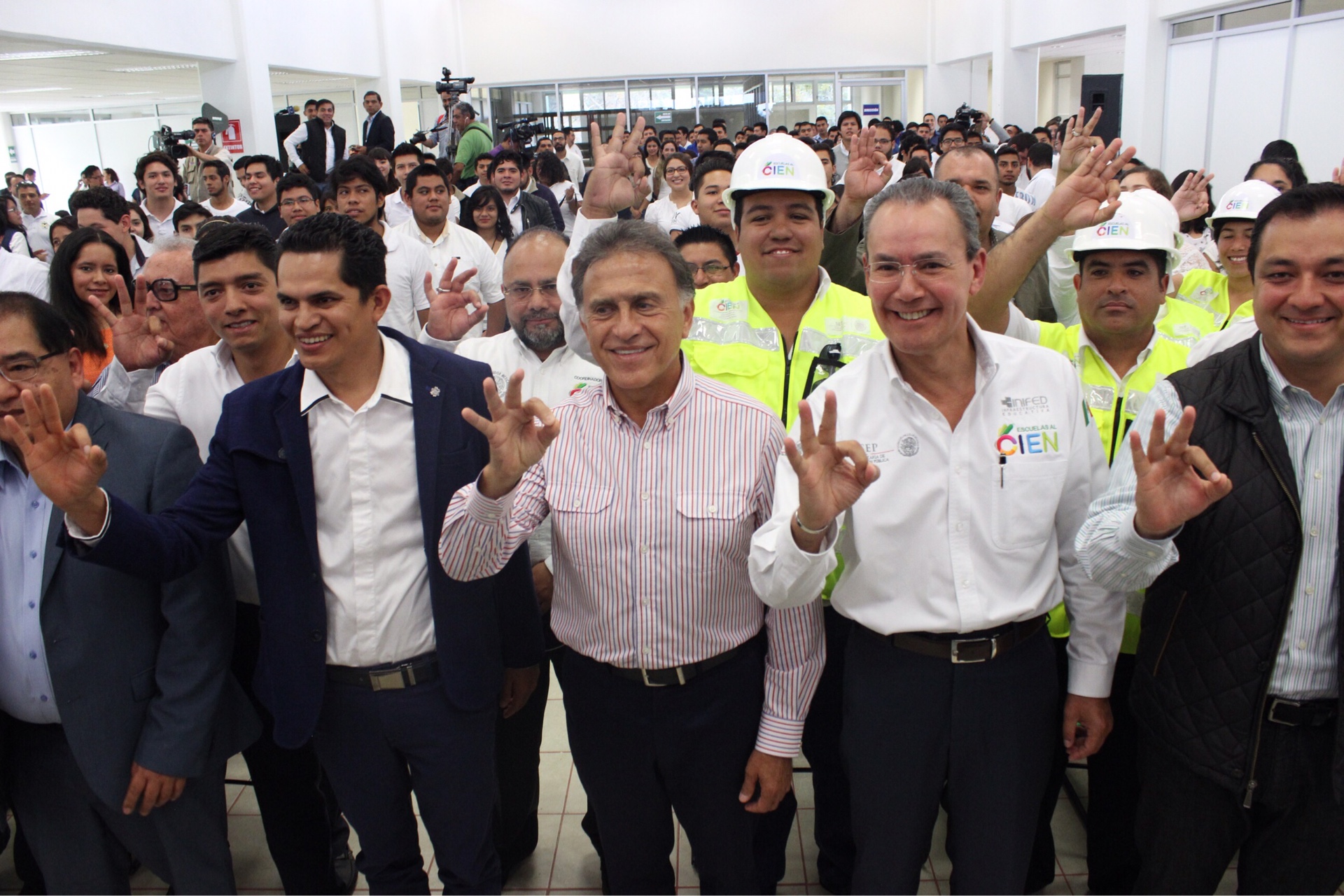 Reitera el gobernador Yunes impulso al sector educativo