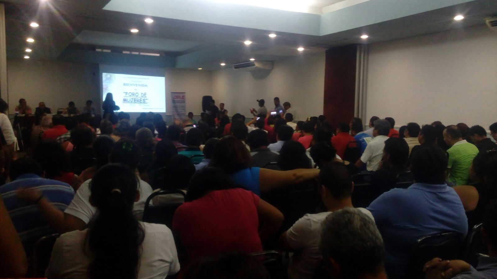 Realiza INE el primer foro de candidatas en Coatzacoalcos.