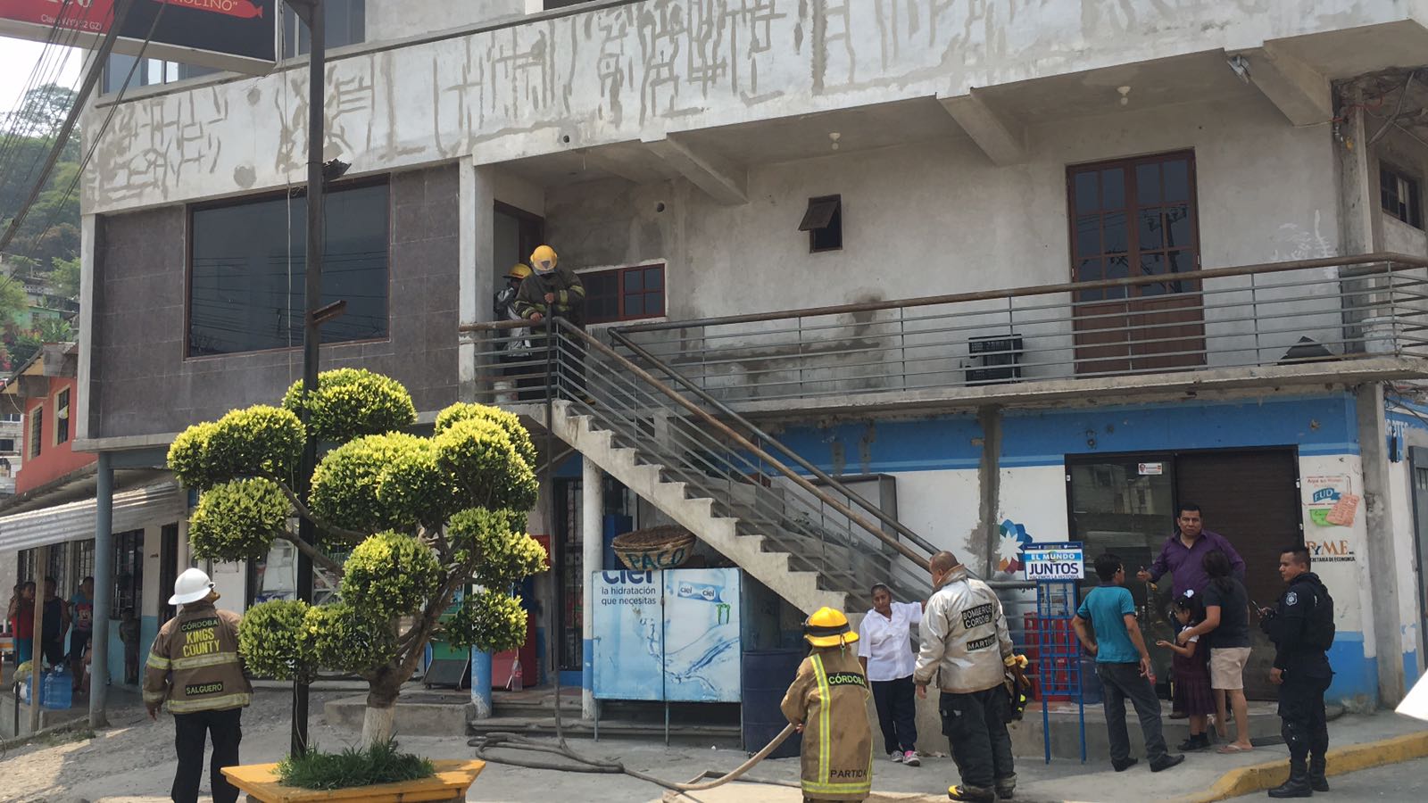 Incendio deja dos lesionados en Córdoba