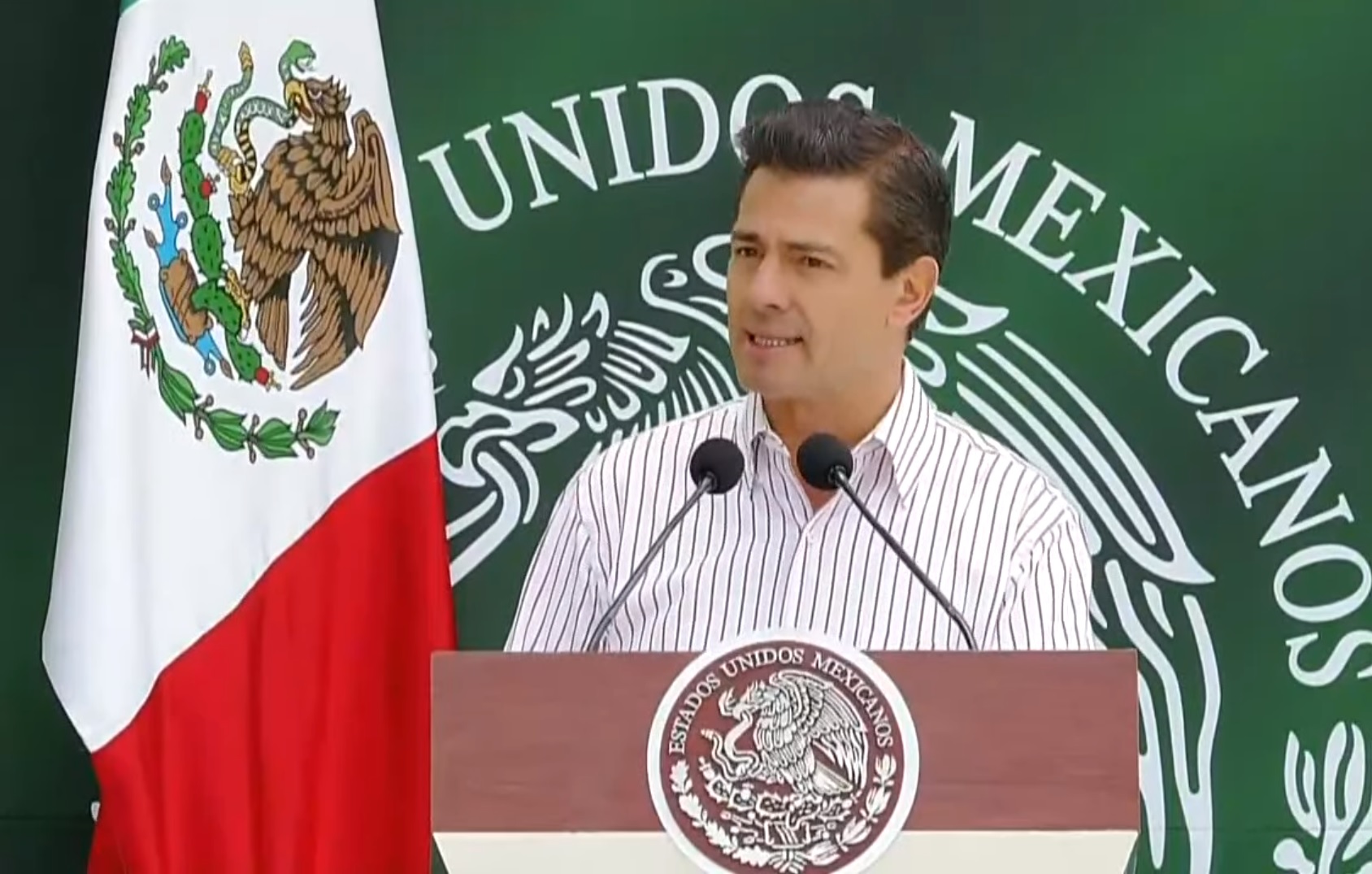 Al entregar viviendas a militares, EPN destaca fortaleza de la economía