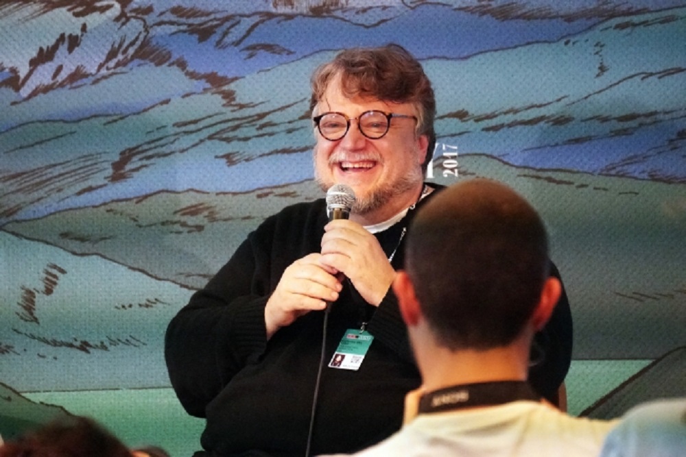 Guillermo del Toro no olvida sus raíces y celebra el Día Internacional del Tequila