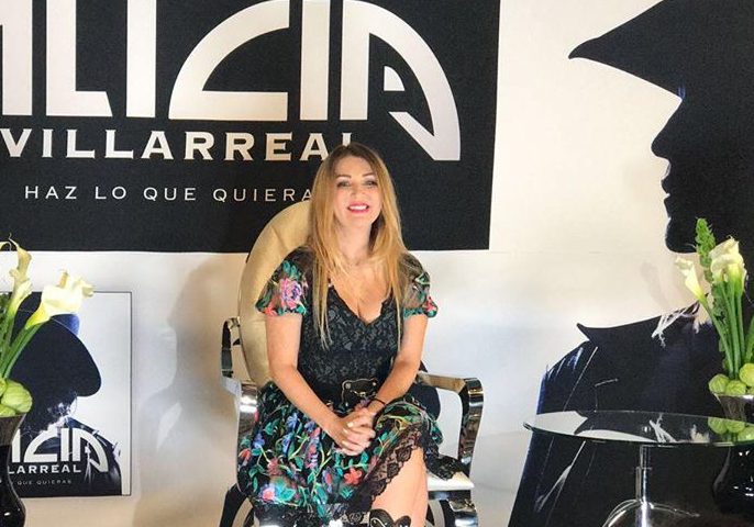 Alicia Villarreal busca convencer a generación actual con nueva propuesta musical