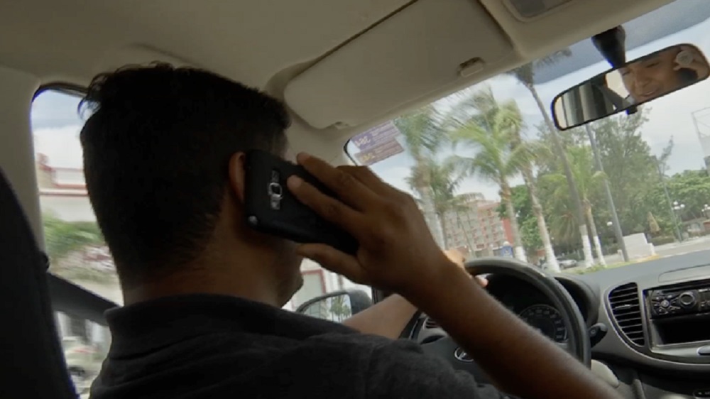 Teléfono móvil, detonante para que se registren accidentes: Tránsito de Veracruz puerto