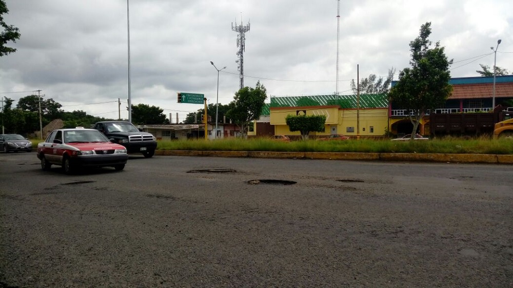 Piden rehabilitación de bulevar en Minatitlán
