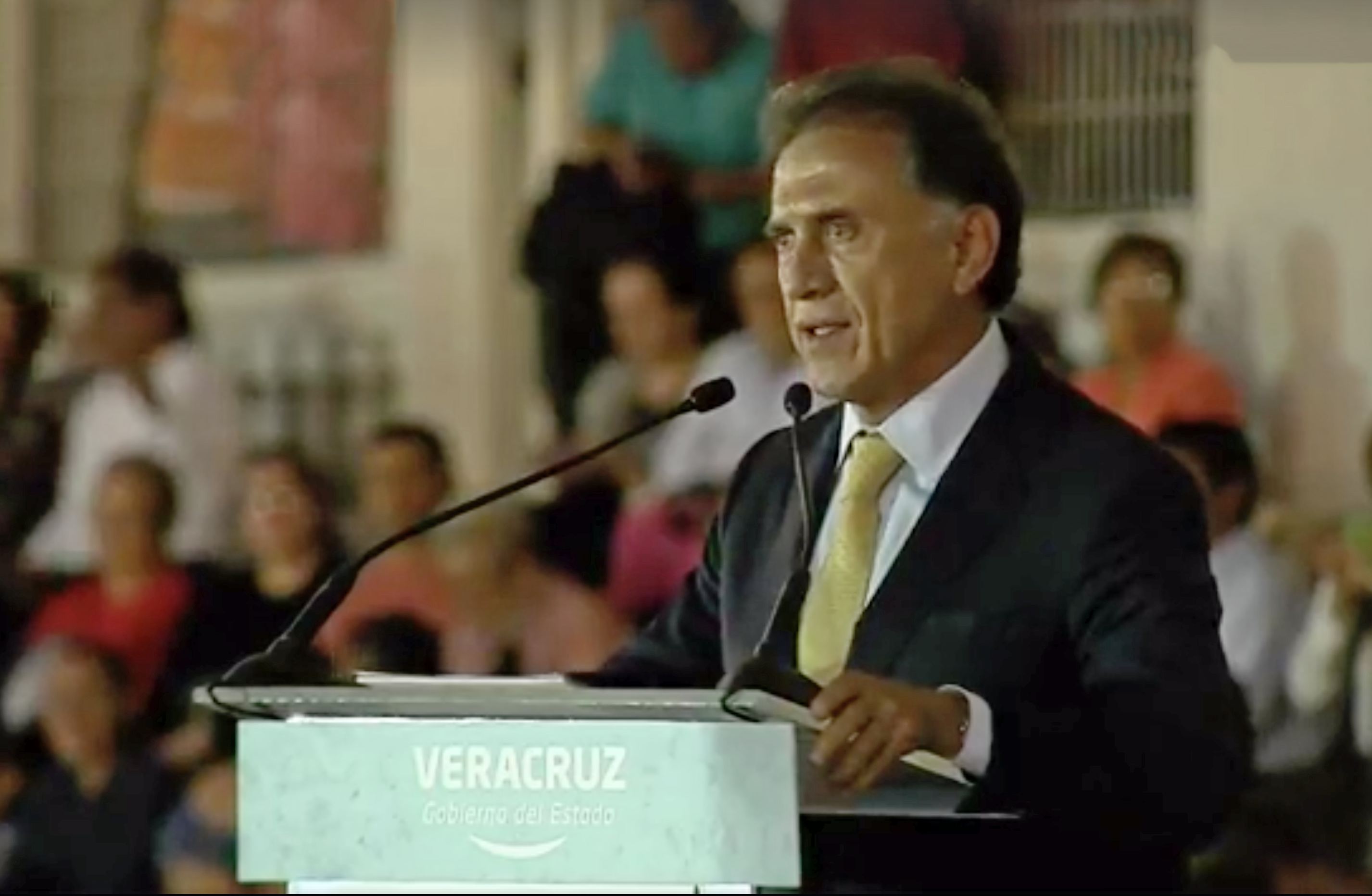 Garantiza el gobernador Yunes pago de prestaciones al magisterio