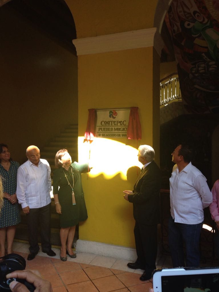 Develan placa en Coatepec con el nombramiento de Pueblo Mágico