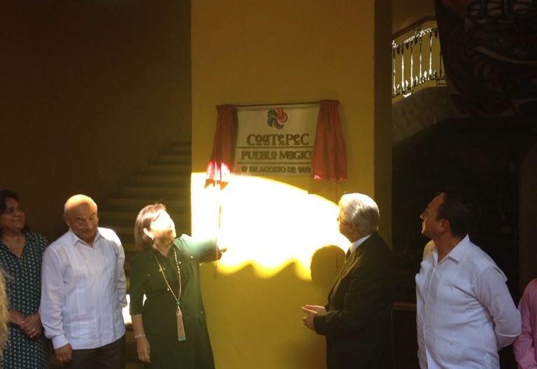 Develan placa en Coatepec con el nombramiento de Pueblo Mágico