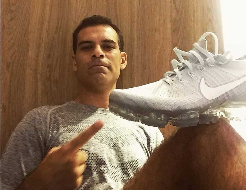 Caen patrocinios de Rafa Márquez; su club lo apoya, pero lo separa del plantel