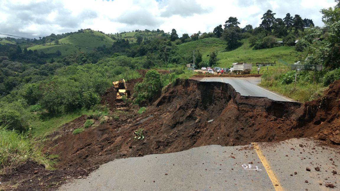 SIOP habilitará paso alterno a Naolinco y aprovechará para iniciar reconstrucción de la carretera a Misantla